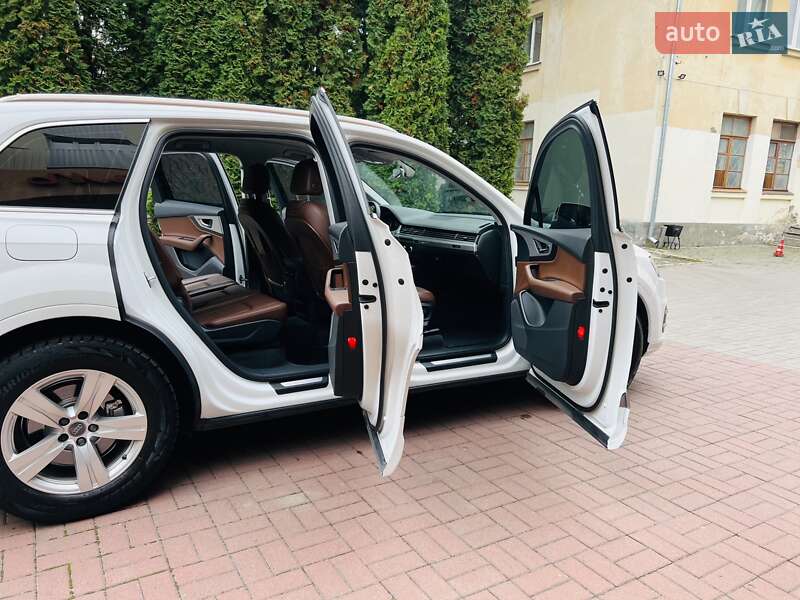 Позашляховик / Кросовер Audi Q7 2015 в Хмельницькому