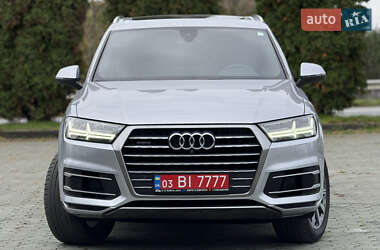 Позашляховик / Кросовер Audi Q7 2019 в 