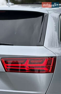 Позашляховик / Кросовер Audi Q7 2019 в 