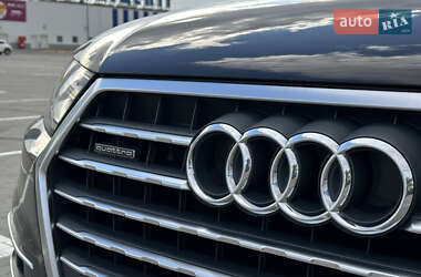 Позашляховик / Кросовер Audi Q7 2017 в  фото 14 Позашляховик / Кросовер Audi Q7 2017 в