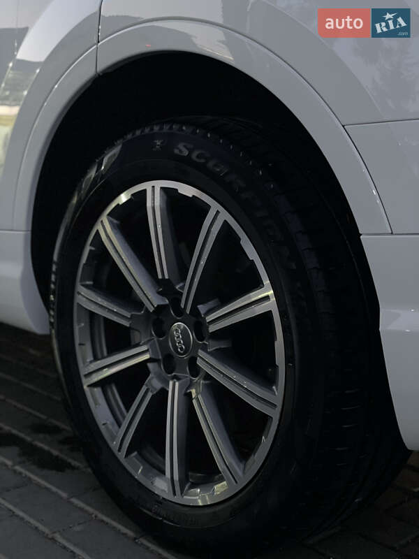 Внедорожник / Кроссовер Audi Q7 2016 в Корсуне-Шевченковском фото 4 Внедорожник / Кроссовер Audi Q7 2016 в Корсуне-Шевченковском