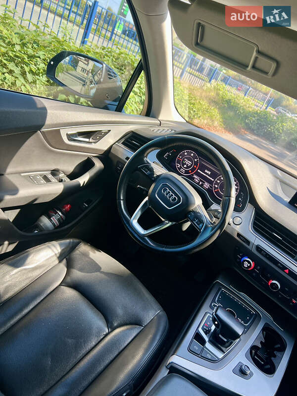 Внедорожник / Кроссовер Audi Q7 2015 в Хусте