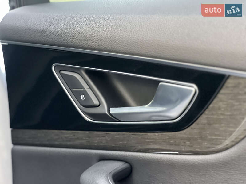 Внедорожник / Кроссовер Audi Q7 2015 в Стрые