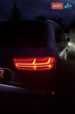 Позашляховик / Кросовер Audi Q7 2019 в 