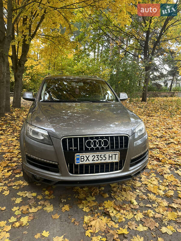 Внедорожник / Кроссовер Audi Q7 2011 в Нетешине
