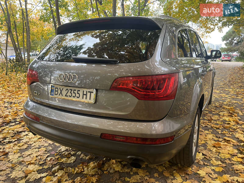 Внедорожник / Кроссовер Audi Q7 2011 в Нетешине