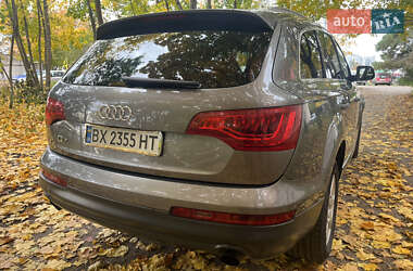 Позашляховик / Кросовер Audi Q7 2011 в 