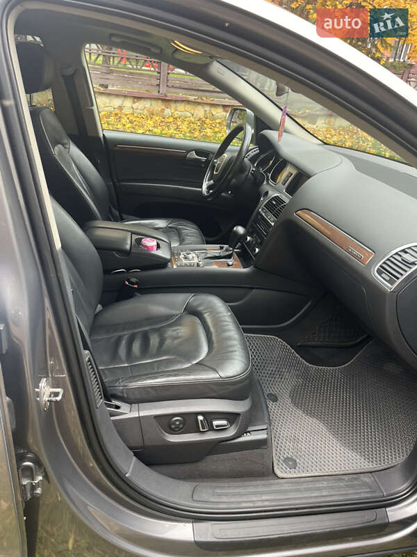 Внедорожник / Кроссовер Audi Q7 2011 в Нетешине