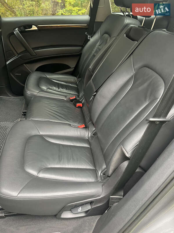 Внедорожник / Кроссовер Audi Q7 2011 в Нетешине