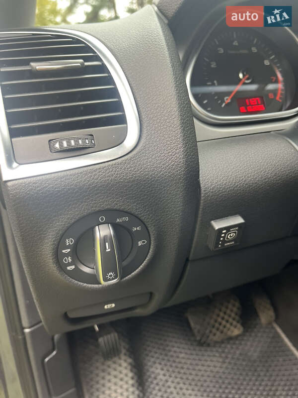 Внедорожник / Кроссовер Audi Q7 2011 в Нетешине