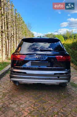 Позашляховик / Кросовер Audi Q7 2019 в 
