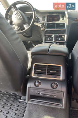 Позашляховик / Кросовер Audi Q7 2013 в 