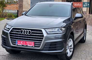 Позашляховик / Кросовер Audi Q7 2019 в 