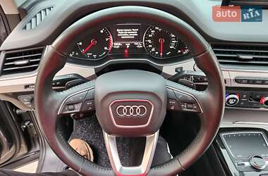 Позашляховик / Кросовер Audi Q7 2019 в 