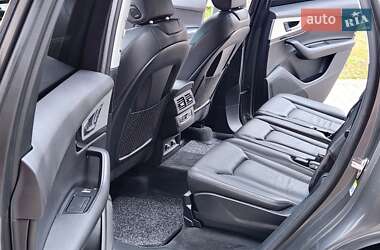 Позашляховик / Кросовер Audi Q7 2019 в 