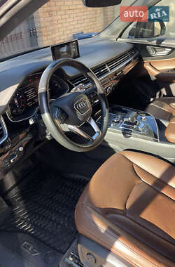 Позашляховик / Кросовер Audi Q7 2017 в 
