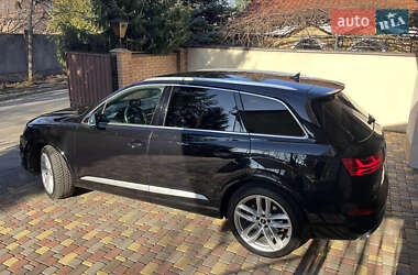 Позашляховик / Кросовер Audi Q7 2017 в 