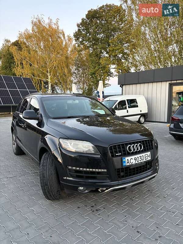 Позашляховик / Кросовер Audi Q7 2015 в Володимирі