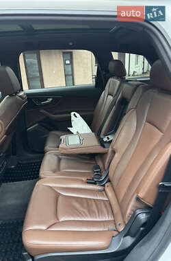 Позашляховик / Кросовер Audi Q7 2017 в  фото 12 Позашляховик / Кросовер Audi Q7 2017 в
