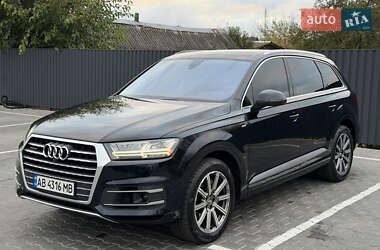 Позашляховик / Кросовер Audi Q7 2017 в 