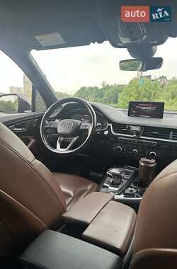 Внедорожник / Кроссовер Audi Q7 2016 в 