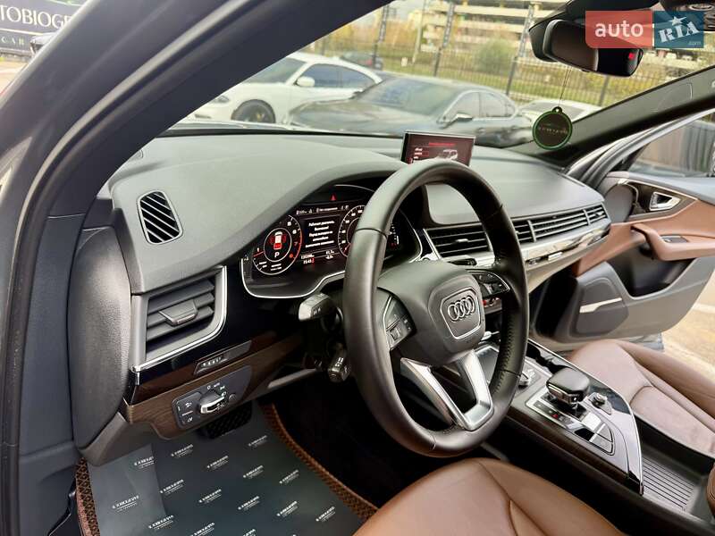 Позашляховик / Кросовер Audi Q7 2016 в Києві