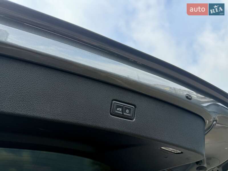 Позашляховик / Кросовер Audi Q7 2016 в Києві