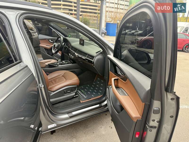 Позашляховик / Кросовер Audi Q7 2016 в Києві