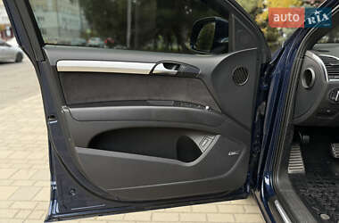 Позашляховик / Кросовер Audi Q7 2012 в 