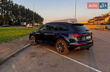 Внедорожник / Кроссовер Audi Q7 2021 в 