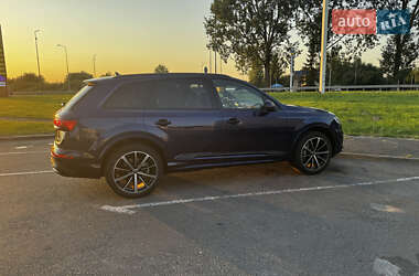 Внедорожник / Кроссовер Audi Q7 2021 в 