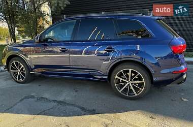 Внедорожник / Кроссовер Audi Q7 2021 в 