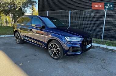 Внедорожник / Кроссовер Audi Q7 2021 в 
