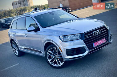 Позашляховик / Кросовер Audi Q7 2017 в  фото 13 Позашляховик / Кросовер Audi Q7 2017 в