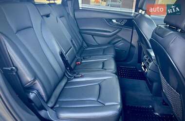 Позашляховик / Кросовер Audi Q7 2017 в  фото 40 Позашляховик / Кросовер Audi Q7 2017 в