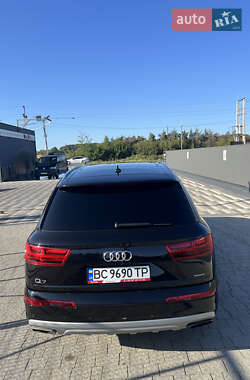 Внедорожник / Кроссовер Audi Q7 2017 в 