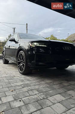 Позашляховик / Кросовер Audi Q7 2020 в Ужгороді