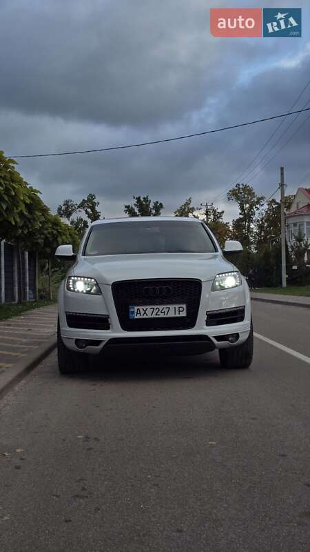 Внедорожник / Кроссовер Audi Q7 2013 в Киеве
