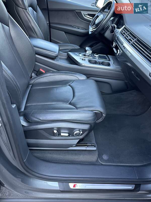 Внедорожник / Кроссовер Audi Q7 2017 в Днепре