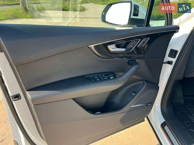 Внедорожник / Кроссовер Audi Q7 2018 в Киеве