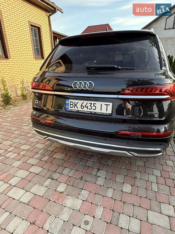 Внедорожник / Кроссовер Audi Q7 2021 в Сарнах