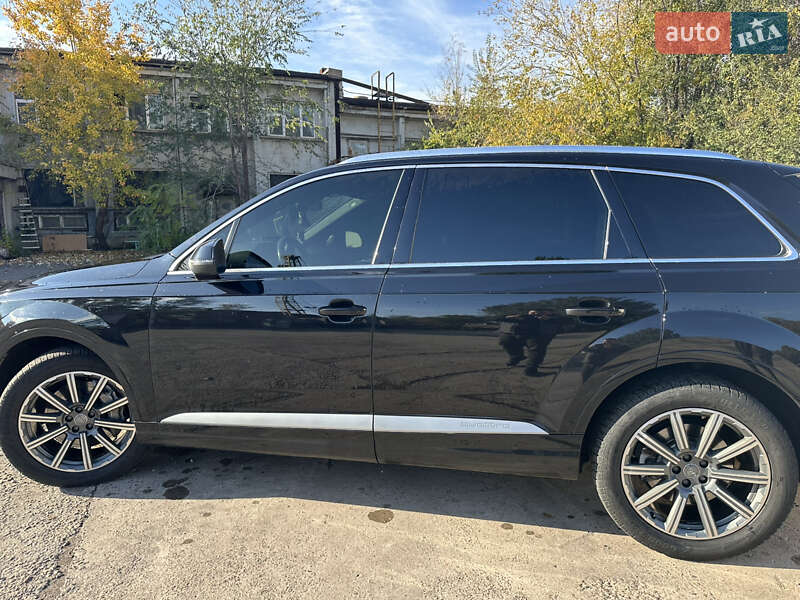 Позашляховик / Кросовер Audi Q7 2017 в Запоріжжі