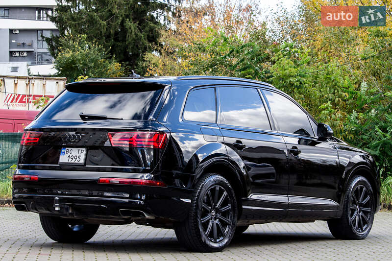 Позашляховик / Кросовер Audi Q7 2017 в Львові