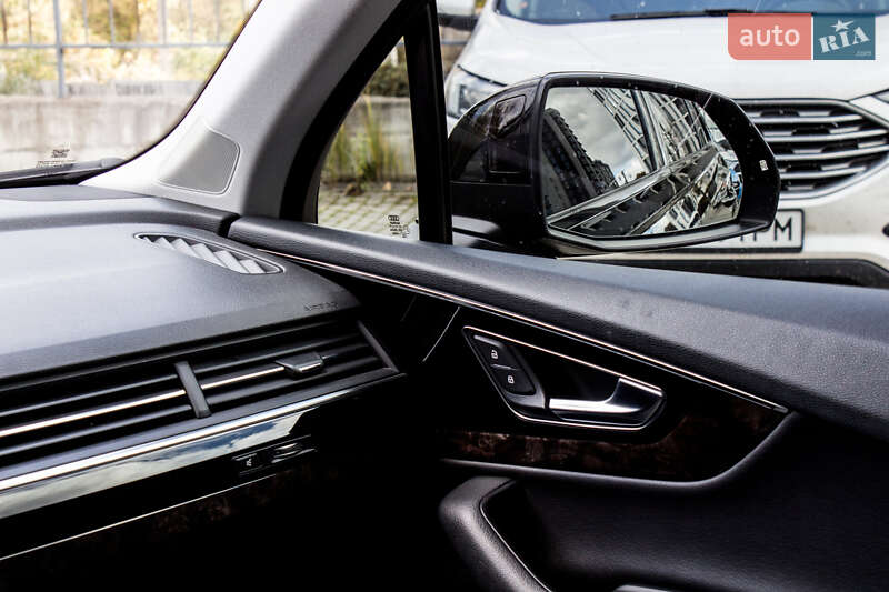 Позашляховик / Кросовер Audi Q7 2017 в Львові