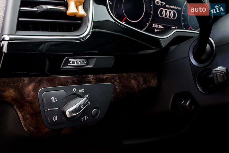 Позашляховик / Кросовер Audi Q7 2017 в Львові