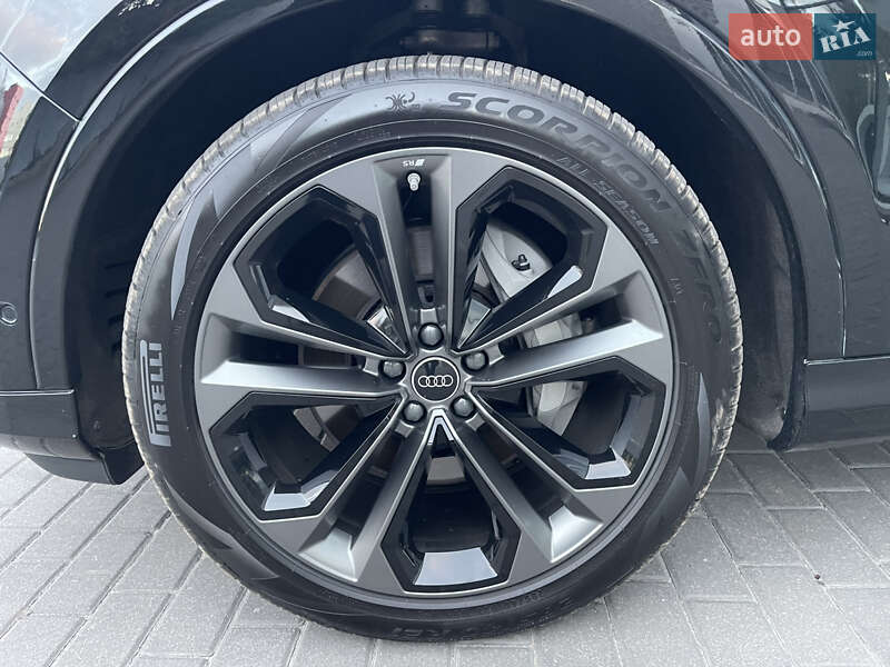 Позашляховик / Кросовер Audi Q7 2024 в Ужгороді