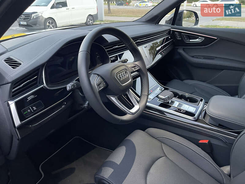 Позашляховик / Кросовер Audi Q7 2024 в Ужгороді