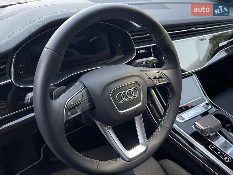 Позашляховик / Кросовер Audi Q7 2024 в Ужгороді