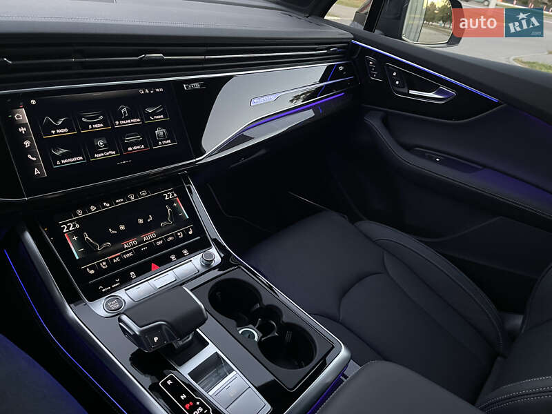 Позашляховик / Кросовер Audi Q7 2024 в Ужгороді