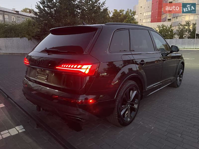 Позашляховик / Кросовер Audi Q7 2024 в Ужгороді